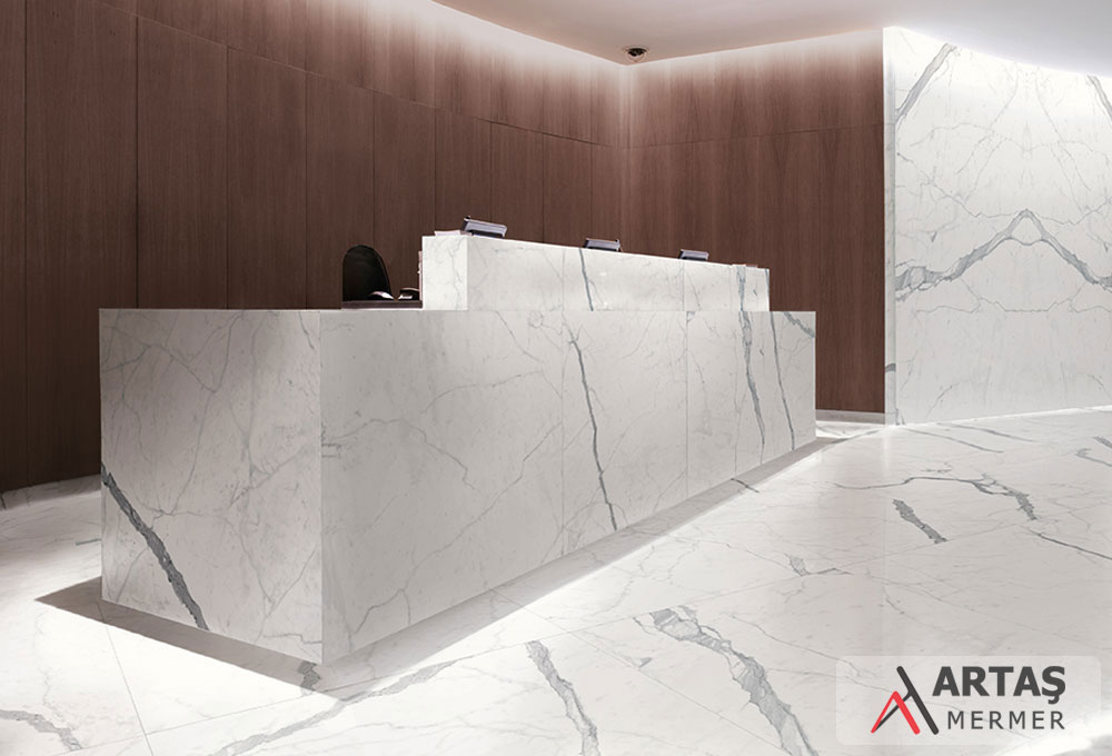 İtalyan Bianco Carrara mermer ile otel lobisi, duvar zemin ve banko kaplama uygulamamız İtalyan Bianco Carrara mermer ile otel lobisi, duvar zemin ve banko kaplama uygulamamız