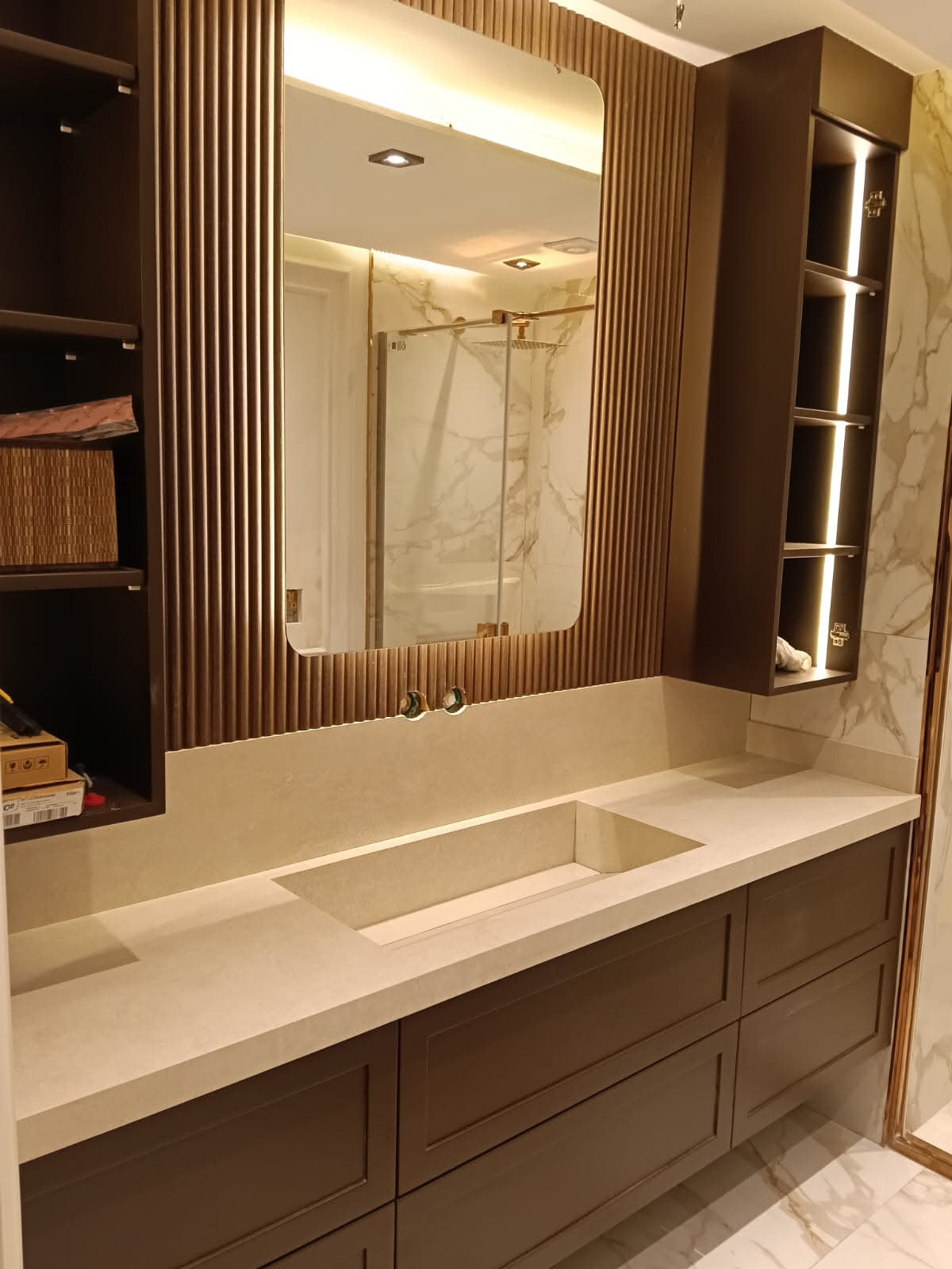 Kendinden evyeli porselen banyo tezgahı